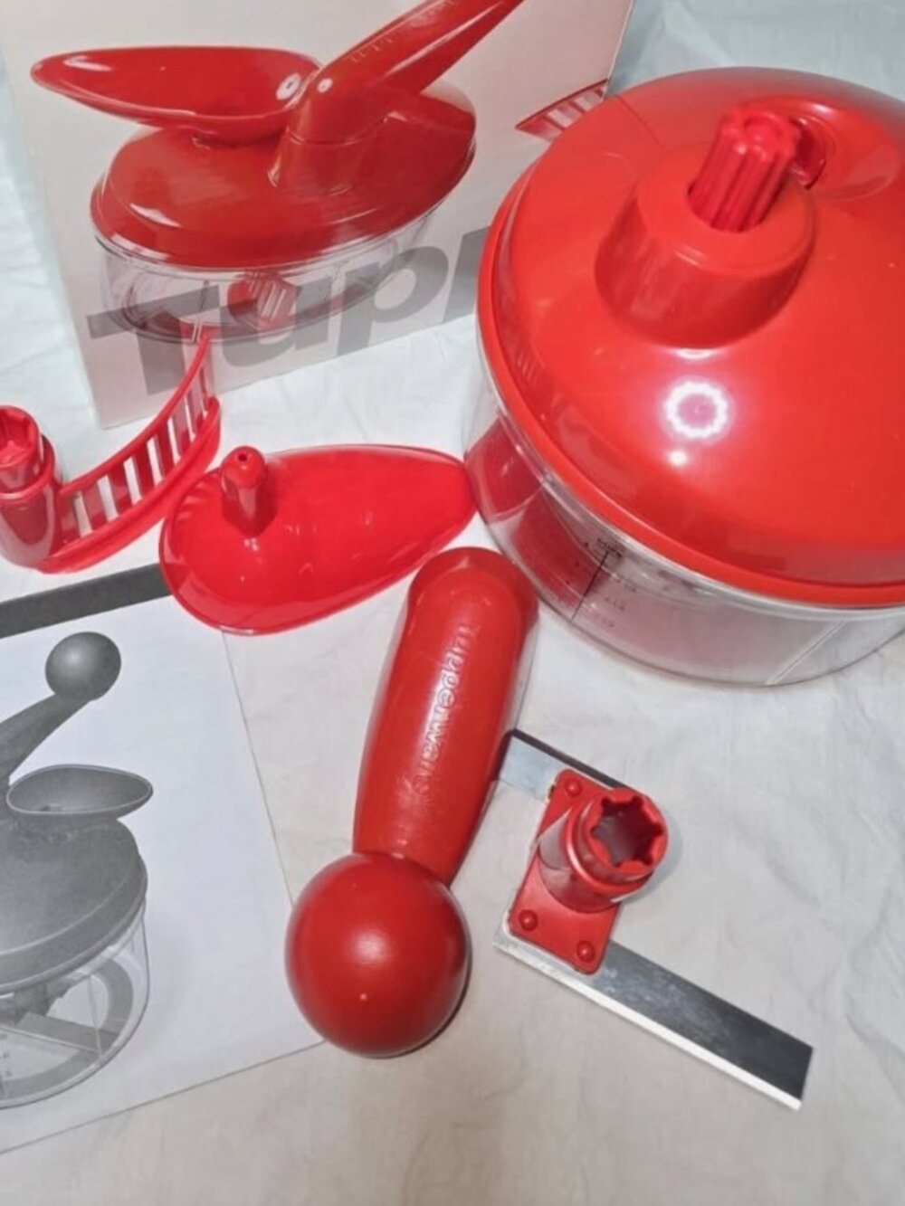 NEW Tupperware Quick Chef Food Chopper Red Manual Processor